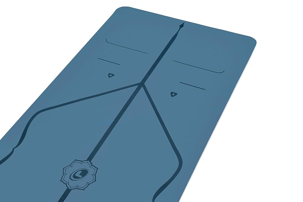 Liforme Original Yoga Mat – Free Yoga Bag Included - Patented Alignment System, Warrior-like Grip, Non-slip, Eco-friendly, sweat-resistant, 4.2mm thick mat for comfort - Blue