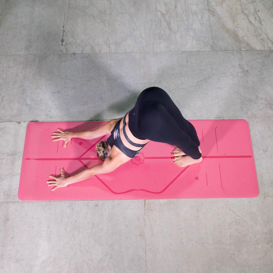 Liforme Original Yoga Mat – Free Yoga Bag Included - Patented Alignment System, Warrior-like Grip, Non-slip, Eco-friendly, sweat-resistant, 4.2mm thick mat for comfort - Pink