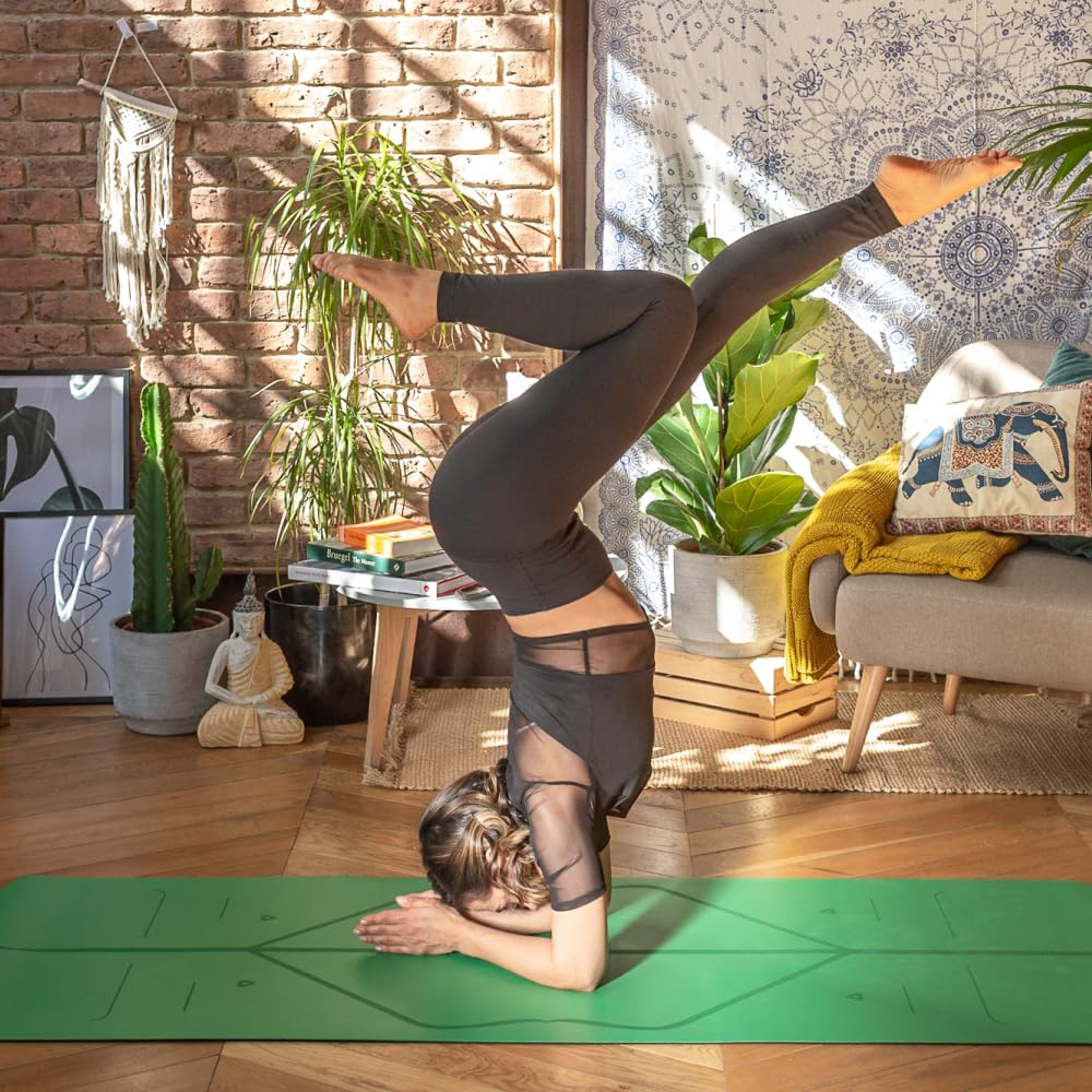 Liforme Original Yoga Mat – Free Yoga Bag Included - Patented Alignment System, Warrior-like Grip, Non-slip, Eco-friendly, sweat-resistant, 4.2mm thick mat for comfort - Green