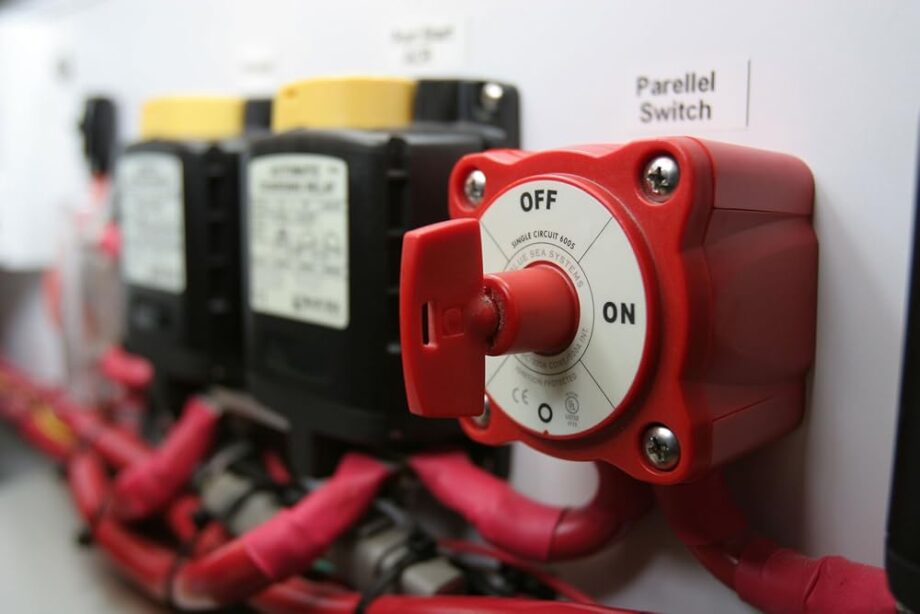 Blue Sea Systems 6005 m-Series ON/OFF Battery Isolator Switch with Locking Key, Red