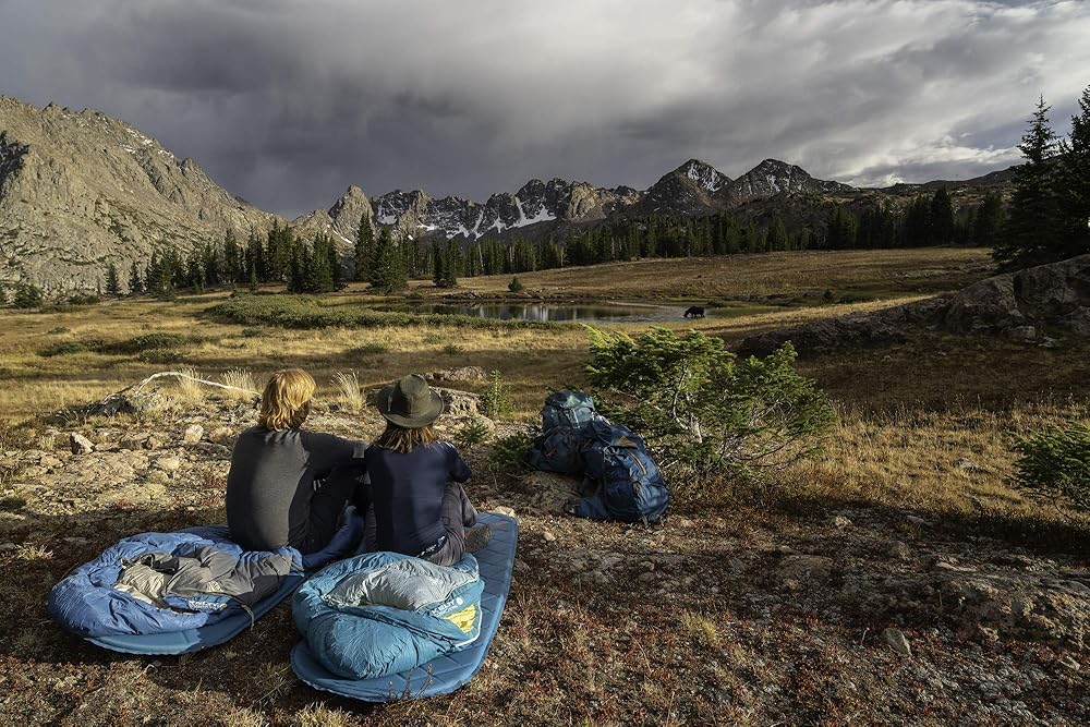 Kelty Cosmic 20 Degree 550 Down Fill Sleeping Bag for 3 Season Camping, Premium Thermal Efficiency, Soft to Touch, Large Footbox, Compression Stuff Sack (Women’s)